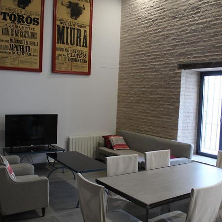 Cozy & Modern Apartment Hombre De Piedra Севілья Екстер'єр фото