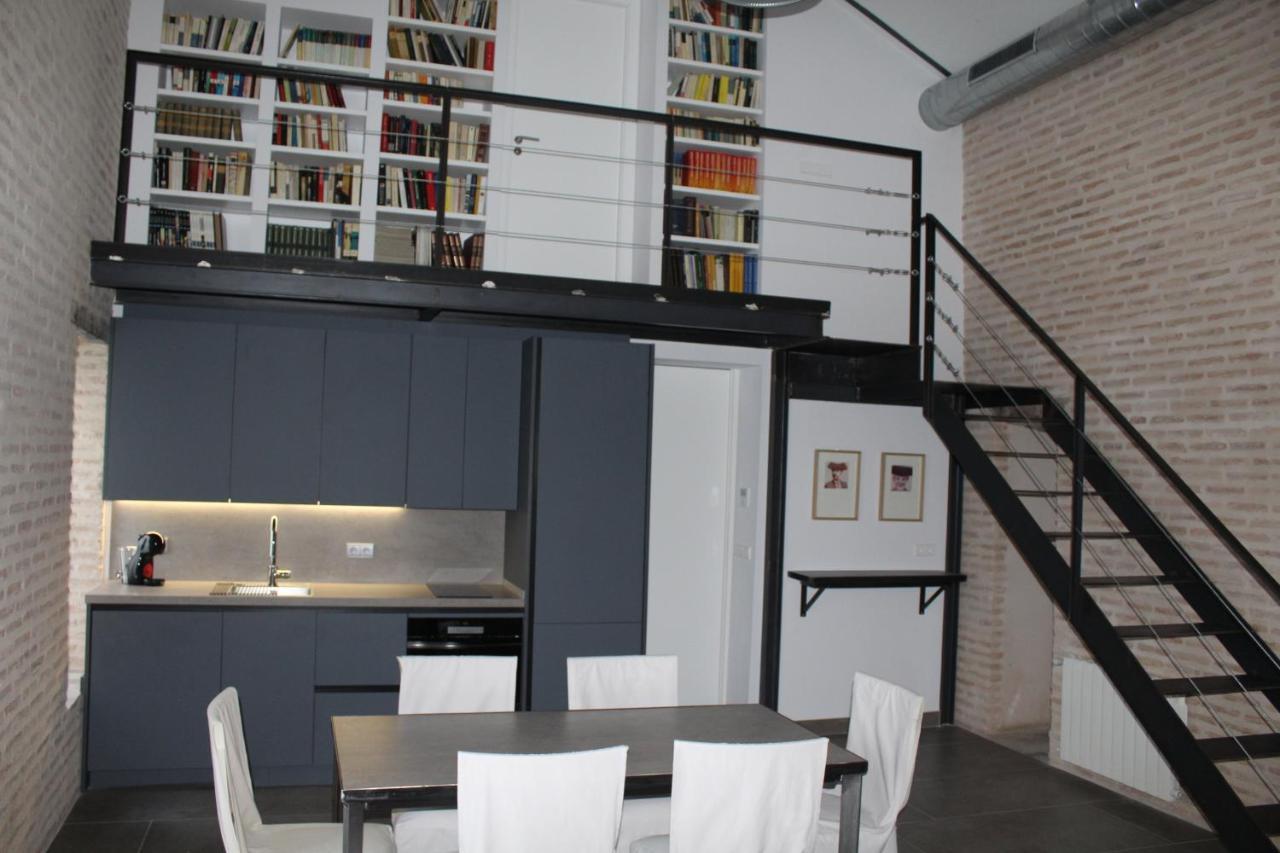 Cozy & Modern Apartment Hombre De Piedra Севілья Екстер'єр фото