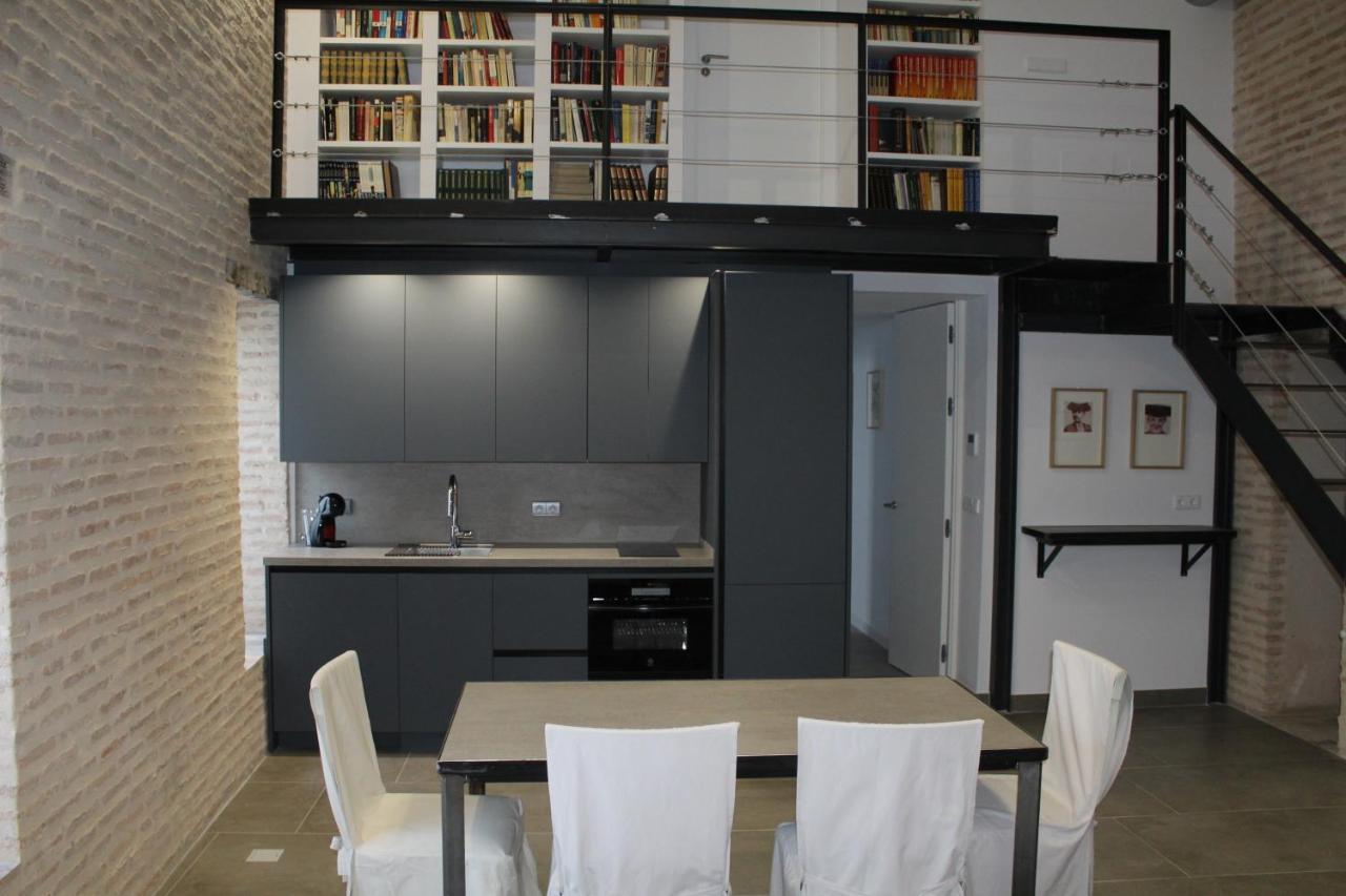 Cozy & Modern Apartment Hombre De Piedra Севілья Екстер'єр фото