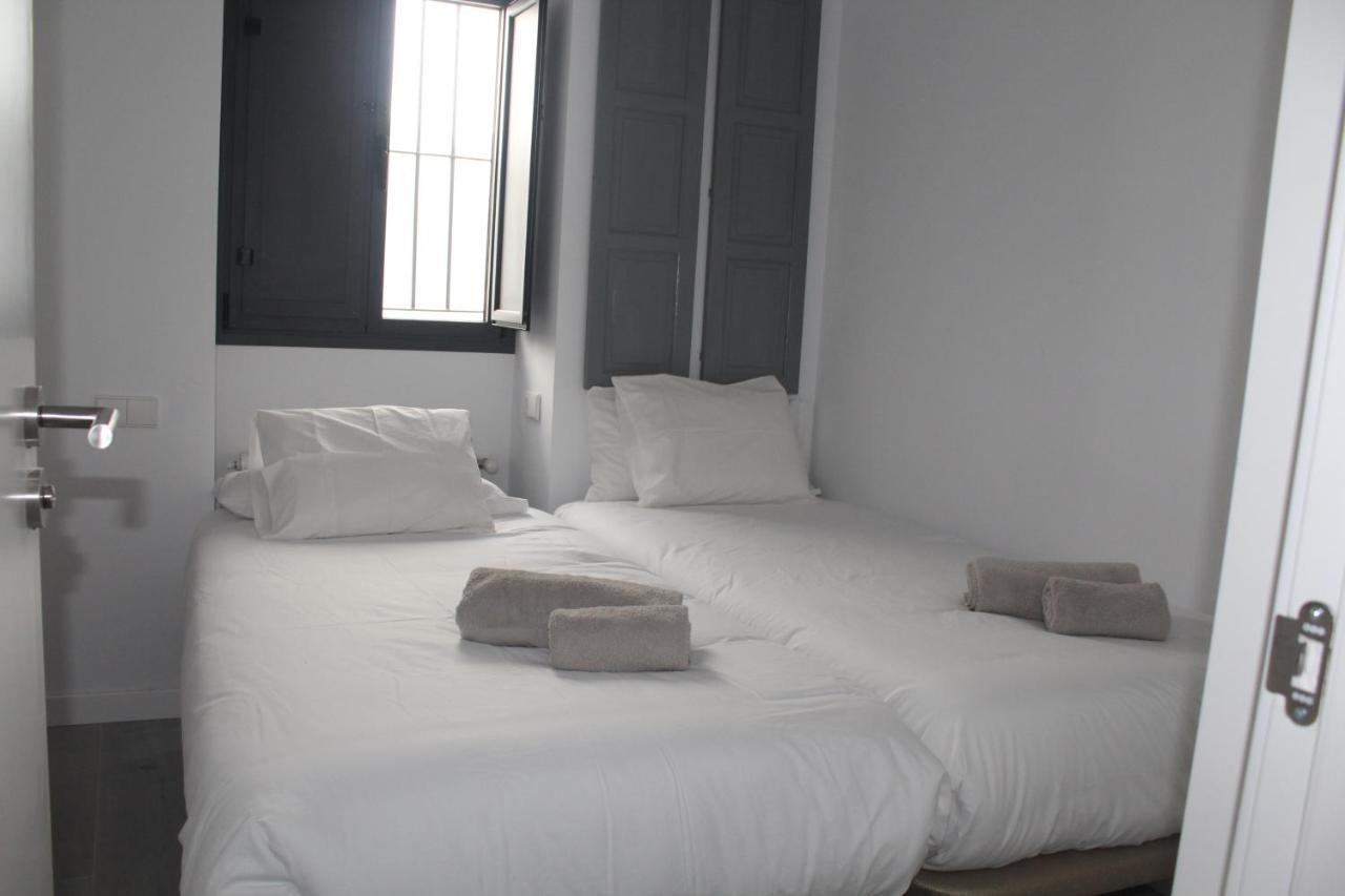 Cozy & Modern Apartment Hombre De Piedra Севілья Екстер'єр фото