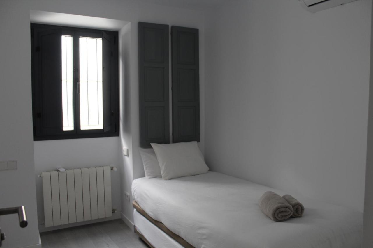 Cozy & Modern Apartment Hombre De Piedra Севілья Екстер'єр фото